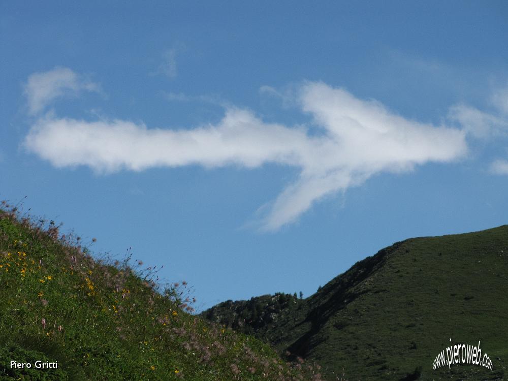 10 Noi invece seguiamo la freccia apparsa in cielo.jpg